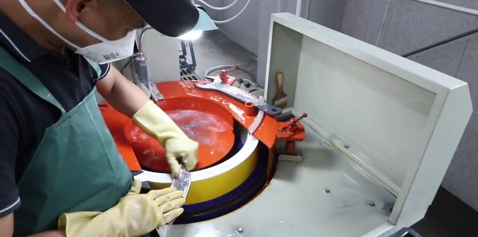 Rzemiosło, pasja i jakość w produkcji noży Shiori