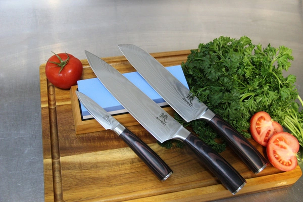 Shiori 3-Set 撓 Chairo Shōto + Santoku + Sifu - zestaw trzech noży ze stali damasceńskiej